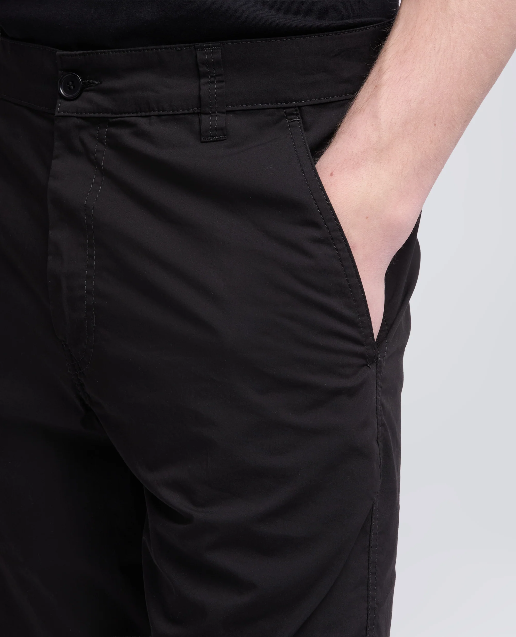 BERMUDA CHINO IN POPELINE DI COTONE E NYLON - NERO - Image 4