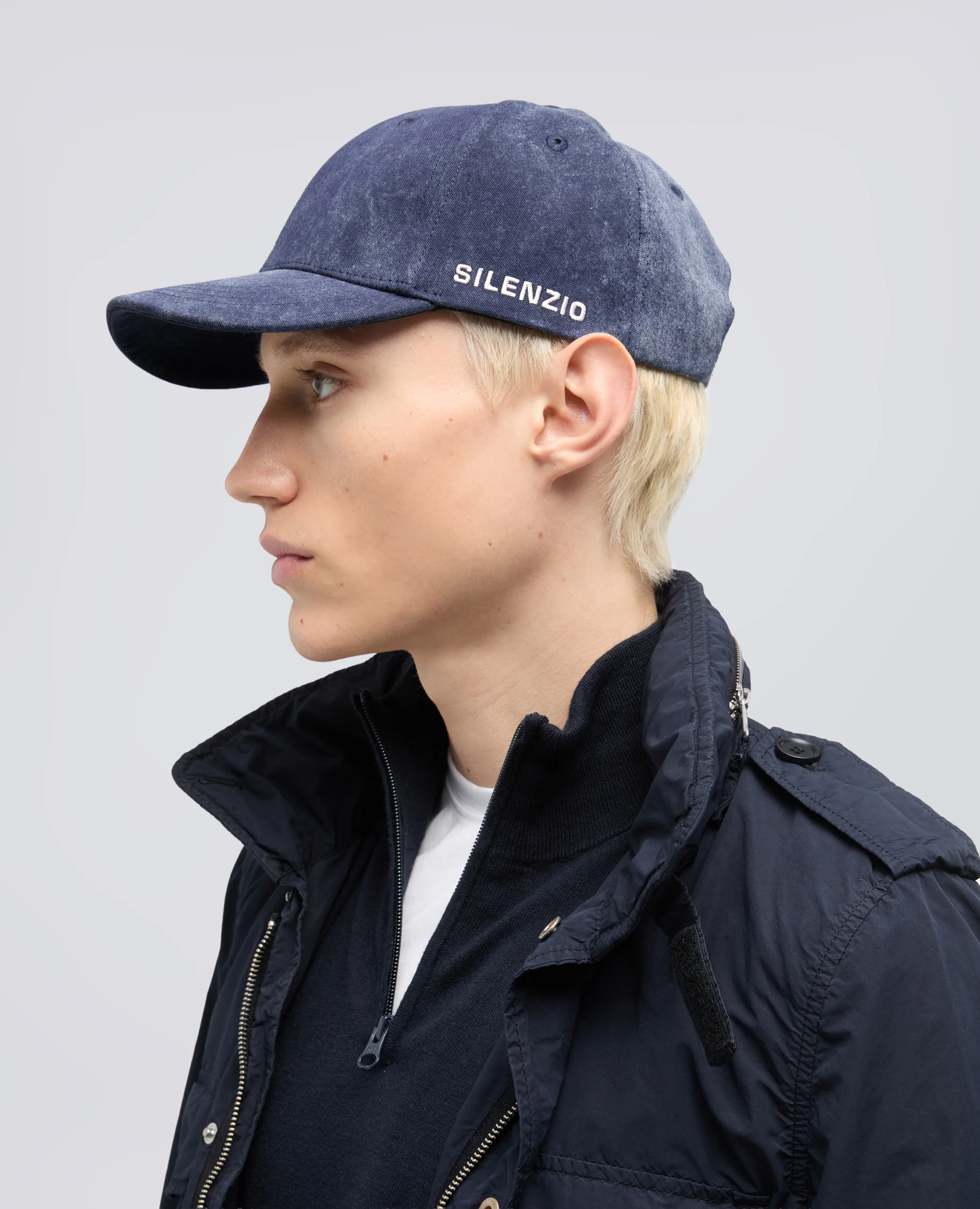 CAPPELLO IN COTONE CON SCRITTA "SILENZIO" - NAVY - Image 2