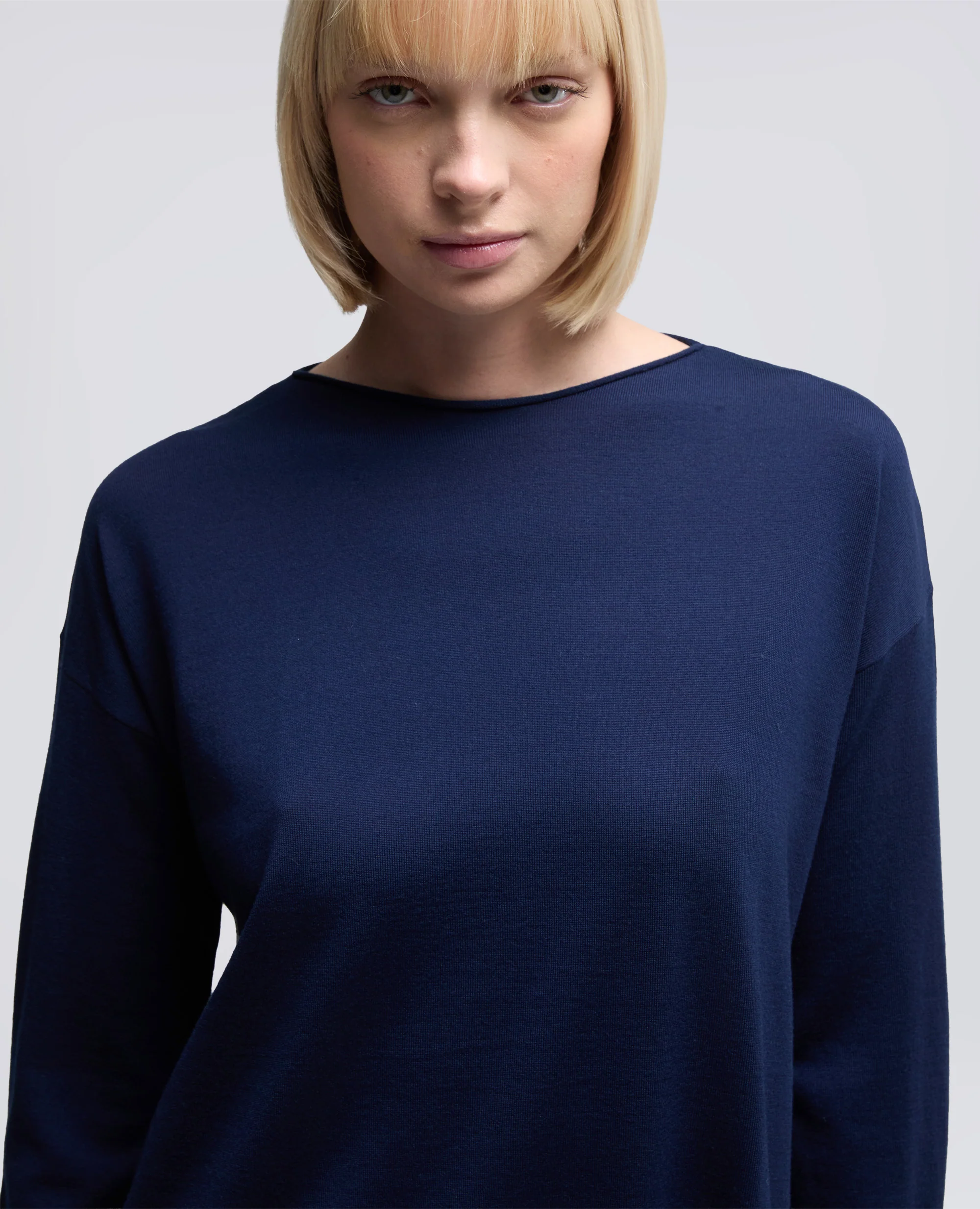 MAGLIA CON SCOLLO A BARCA - BLU - Image 4