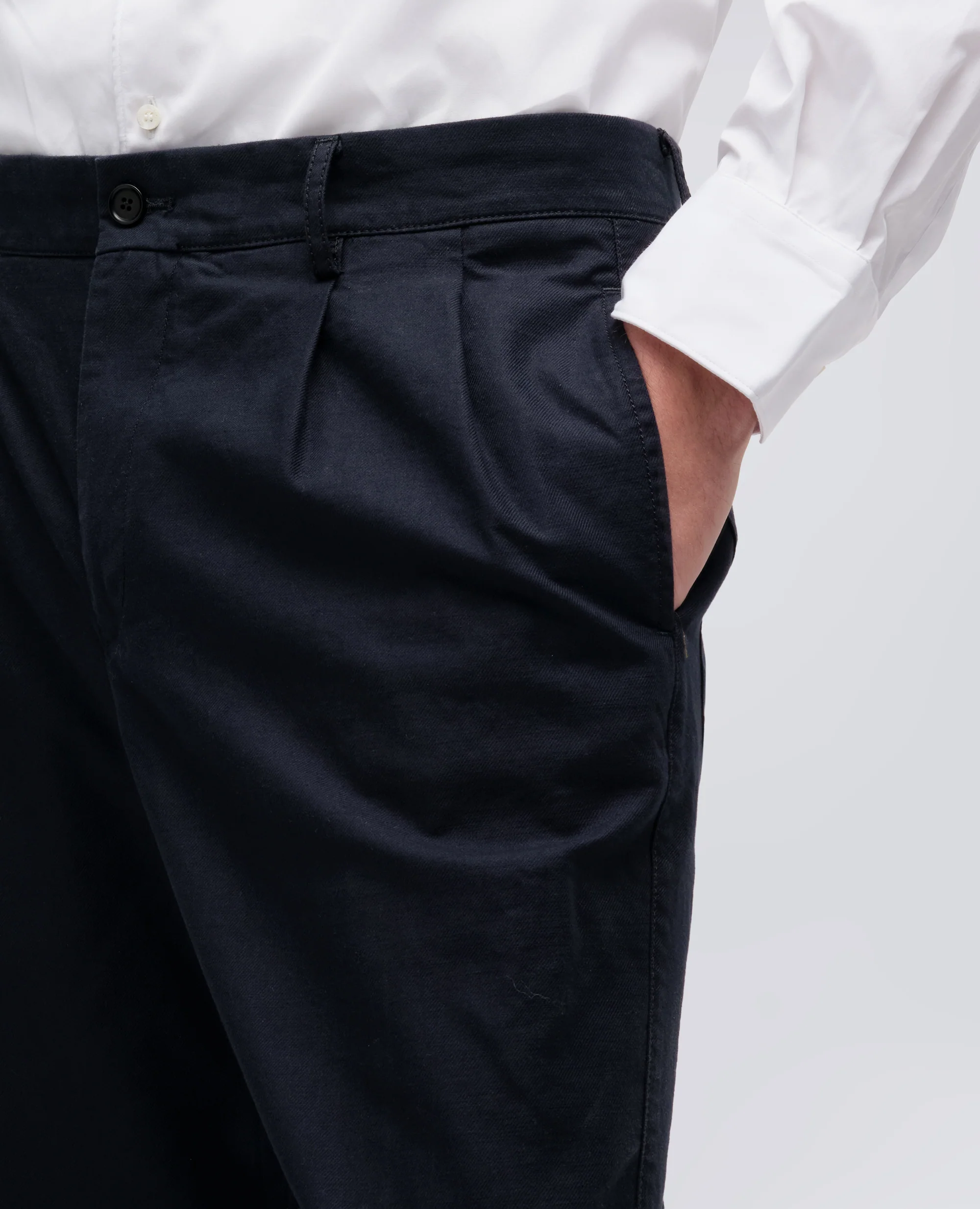 PANTALONE SLIM BANANA IN GABARDINA DI COTONE - NAVY - Image 4